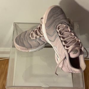 2018 Womens Girls Size 6 Y Gray White Pink
Air Max Plus GS 'Barely Rose' Shoes